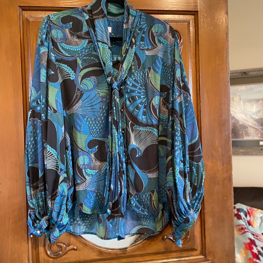 XL Chico's Blue Long Sleeve Tie Front Blouse